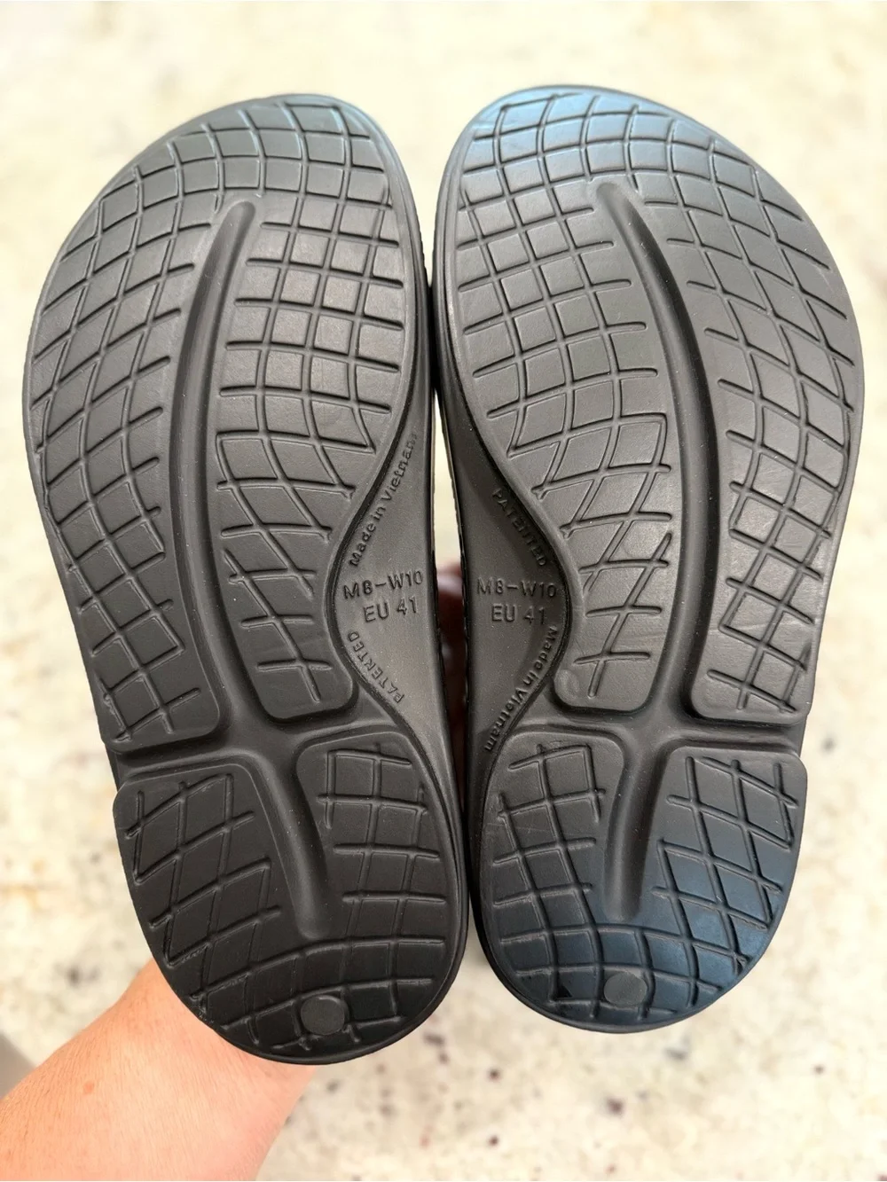 OOFOS Unisex Olive Green and Black Recovery Slides